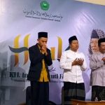 SEMARAK HAUL KE-3 ALMAGHFURLAH KH. IMAM SAYUTI FARID, SANTRI JARAKAN BACA MANAQIB NURUL BURHAN